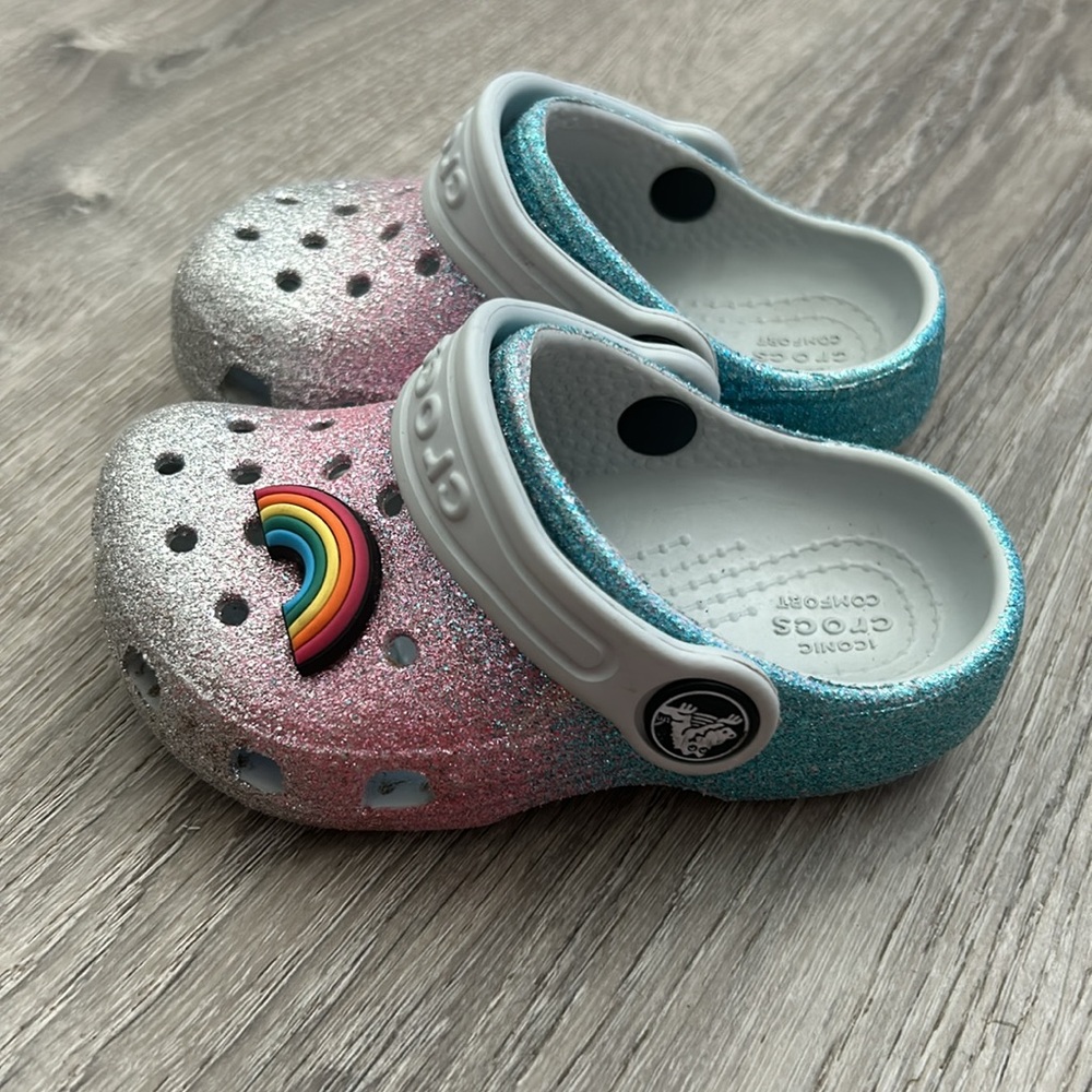 CROCS